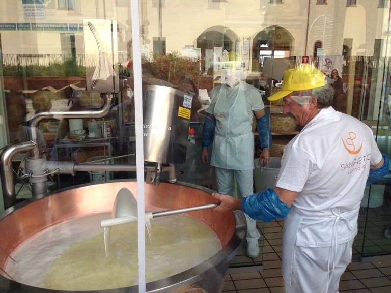 GRANA PADANO "MADE IN EXPO" CON LA LATTERIA SAN PIETRO