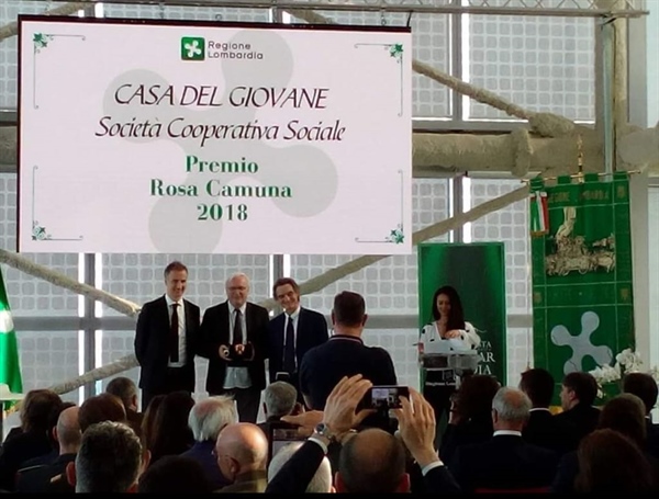 PREMIO ROSA CAMUNA ALLE COOPERATIVE CASA DEL GIOVANE E IL TELAIO